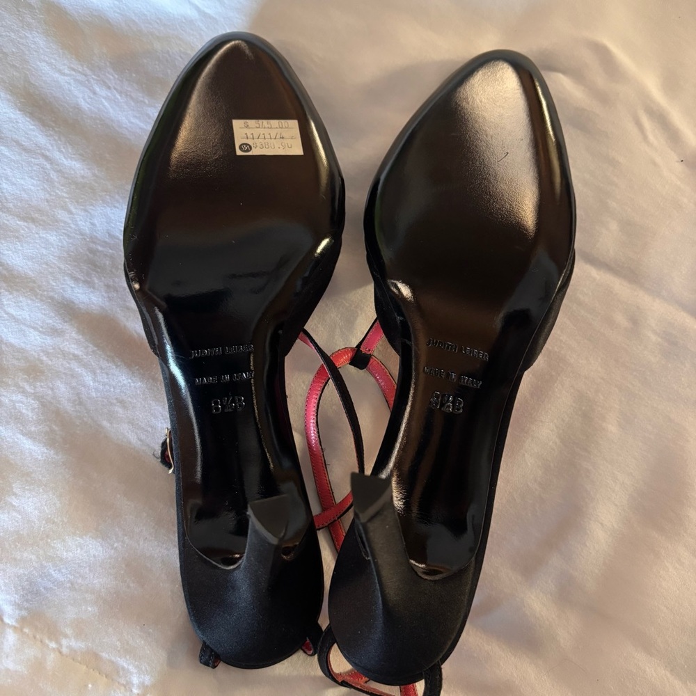 NWT Judith Leiber Black Satin T-strap Heels with Swarovski Crystal Accent Sz 8.5 - Picture 7 of 10